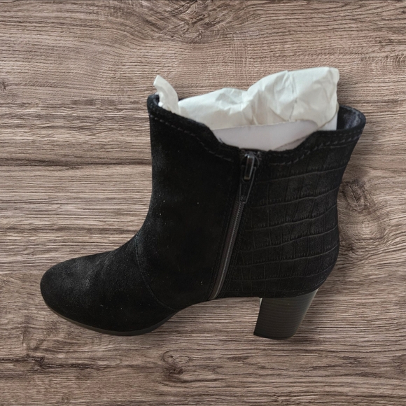 Womens Clarks Black Ankle Boots - Picture 4 of 5